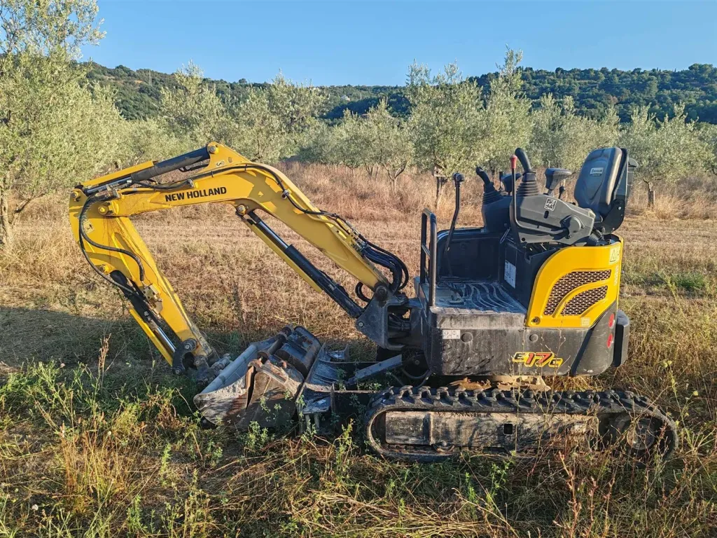 Kiedy wymienić gąsienice w minikoparce i jak rozpoznać zużycie (foto)